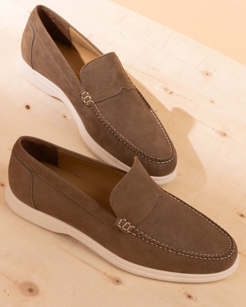 The Ultimate Summer Footwear Guide for Men: Style, Comfort, and Shoe Care.