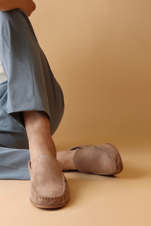 Mocasines casuales de ante color canela para hombre