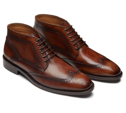 Men´s brown leather wingtip brogue boots