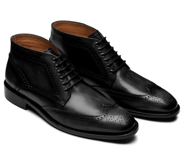 Men´s black leather wingtip brogue boots