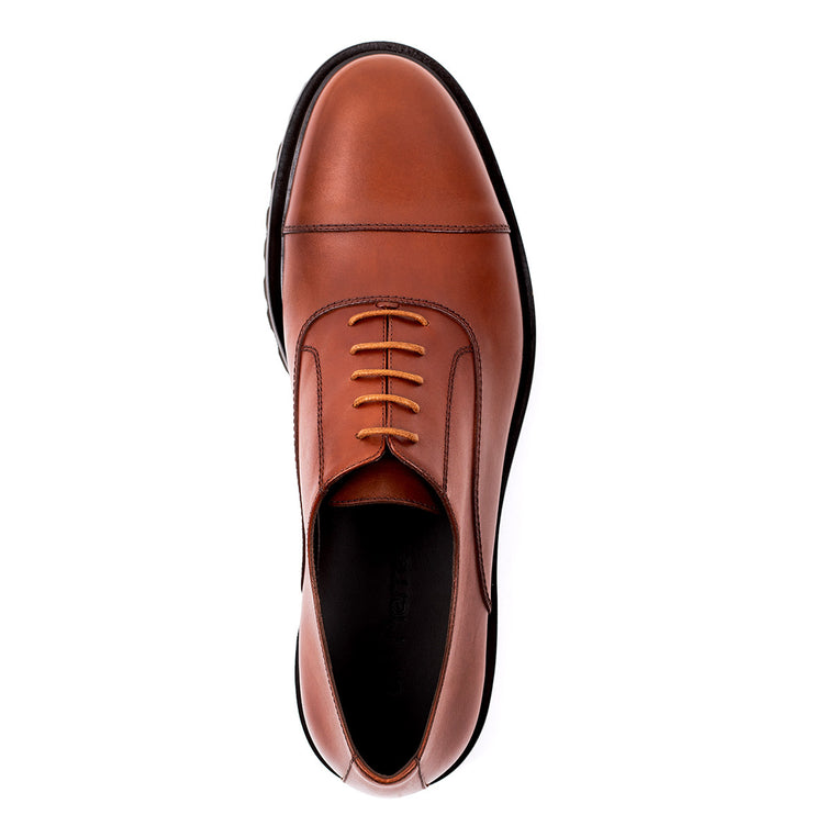Casual oxford shoes with track sole and cap toe for men