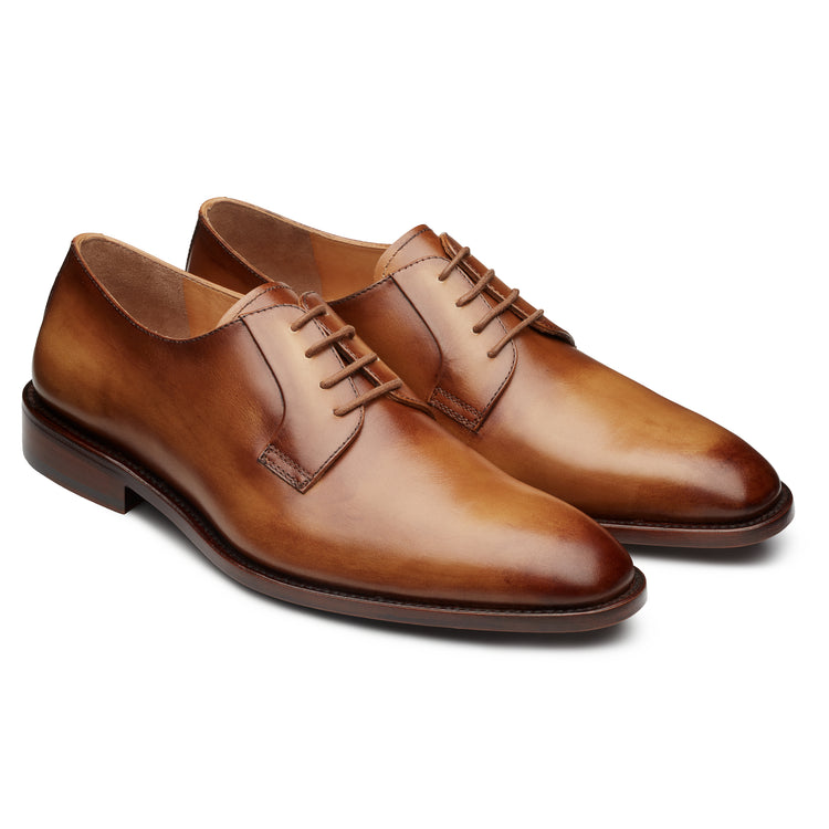 Welted classic derby camel